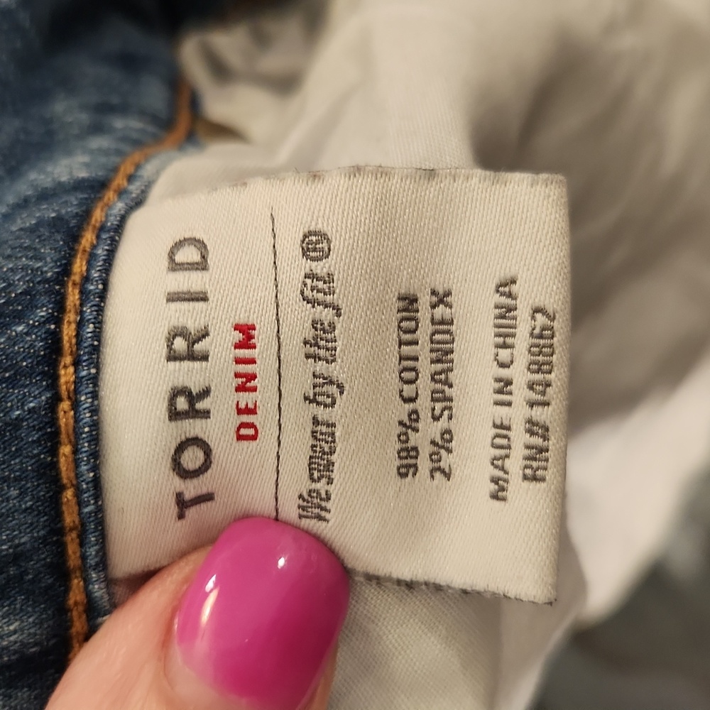 Medium wash, distressed Torrid jean shorts size 14! - Picture 3 of 11